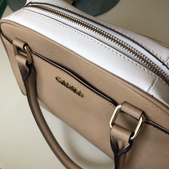 Calvin Klein tan/white purse - Picture 4 of 7